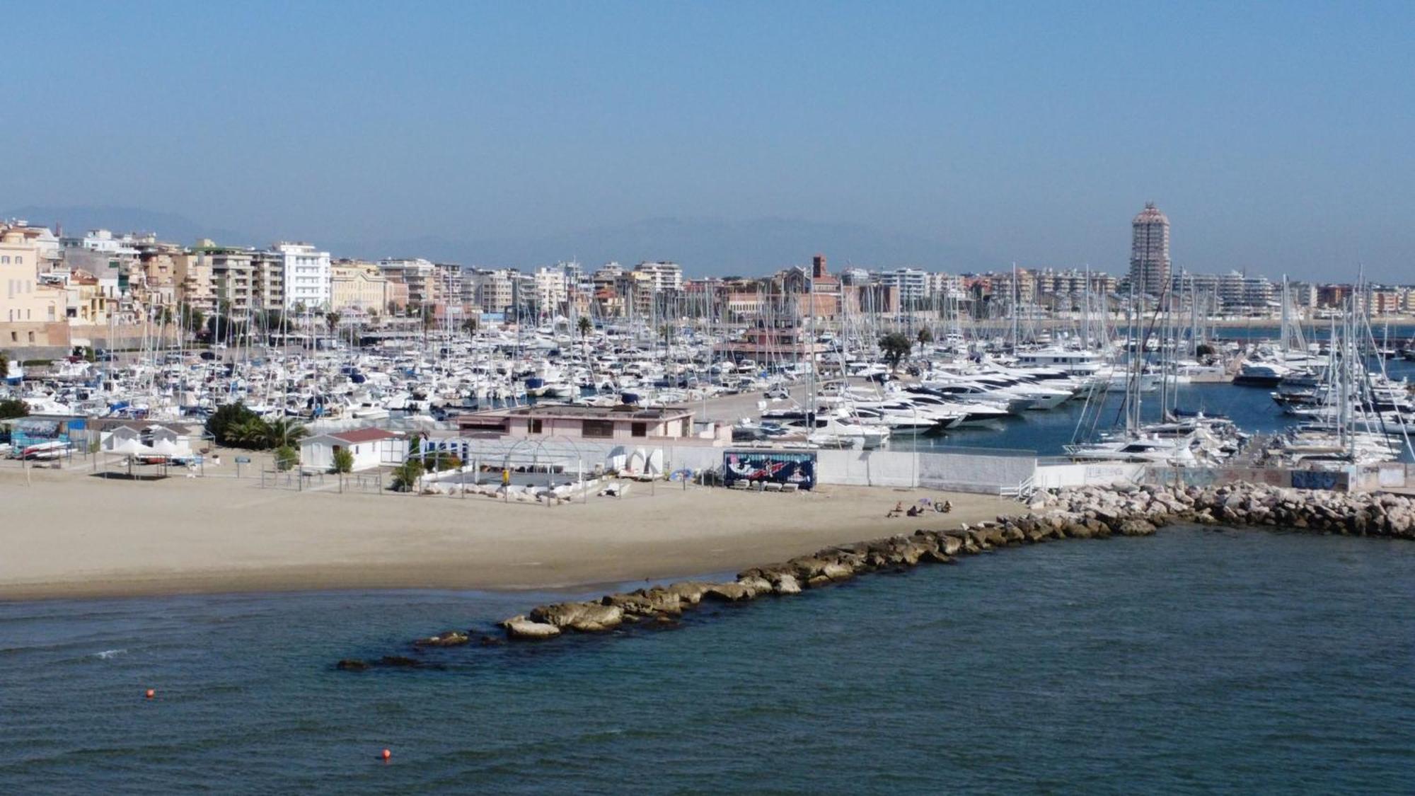 Open Space Centralissimo Nettuno Fronte Porto Екстер'єр фото